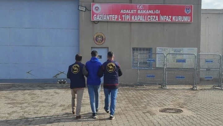 11 yıl hapis cezası bulunan dolandırıcı JASAT baskınıyla yakalandı