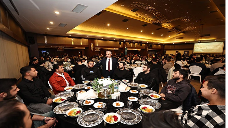 BAŞKAN TAHMAZOĞLU ŞAHİNBEYLİ ÖĞRENCİLERLE ELAZIĞ’DA BULUŞTU