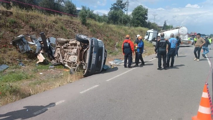 Beton tankerinin minibüsü biçtiği kazada 8 kişi öldü, 11 kişi yaralandı