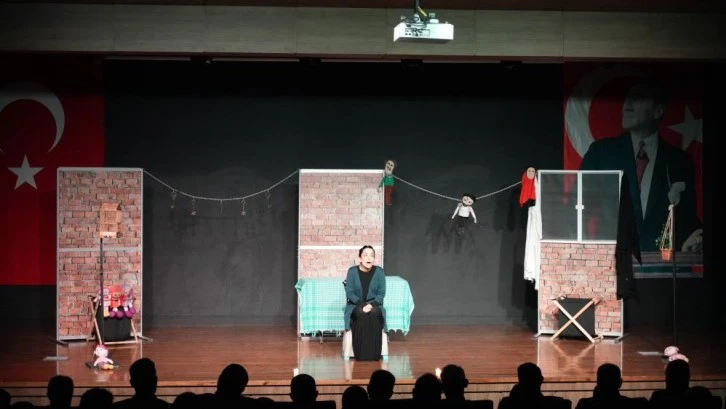 'Filistin Hakkında Konuşmalıyız' oyunu Gaziantep'te sahne aldı