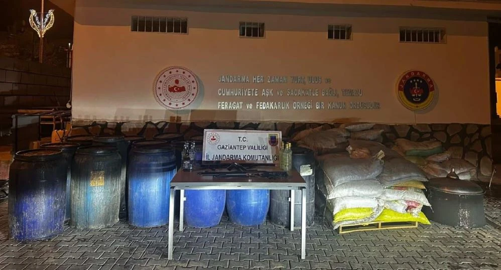 Gaziantep’te 4 bin 500 litre sahte alkol ele geçirildi