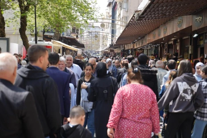 Gaziantep'te çarşı pazarda bayram yoğunluğu