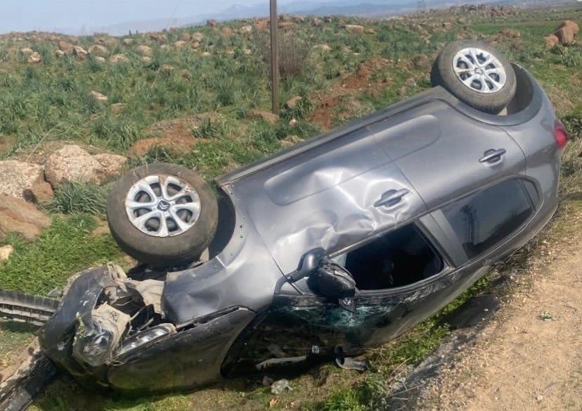 Gaziantep’te kontrolden çıkan araç ters döndü: 3 yaralı