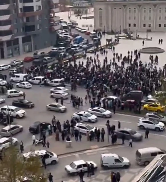 Gaziantep'teki Suriyeliler, Esad rejiminin çöküşünü kutladı