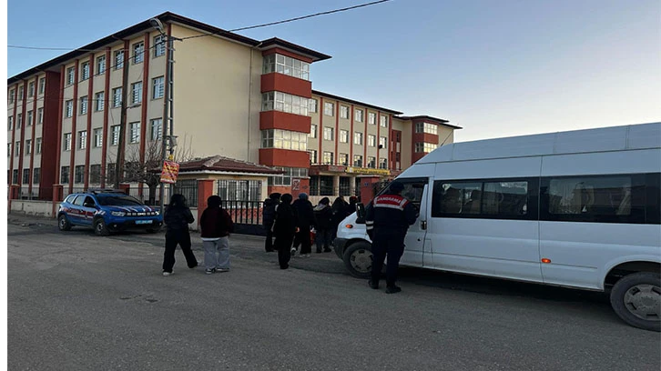 GAZİANTEP JANDARMADAN HUZURLU OKUL ÖNLERİ VE HUZURLU SOKAKLAR UYGULAMASI