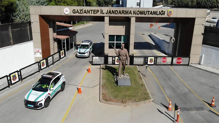 JANDARMA DEDEKTİFLERİ 213 ARANAN ŞAHSI YAKALADI