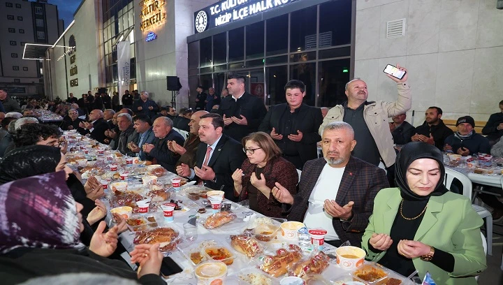 Şahin Niziplilerle iftar sofrasında buluştu