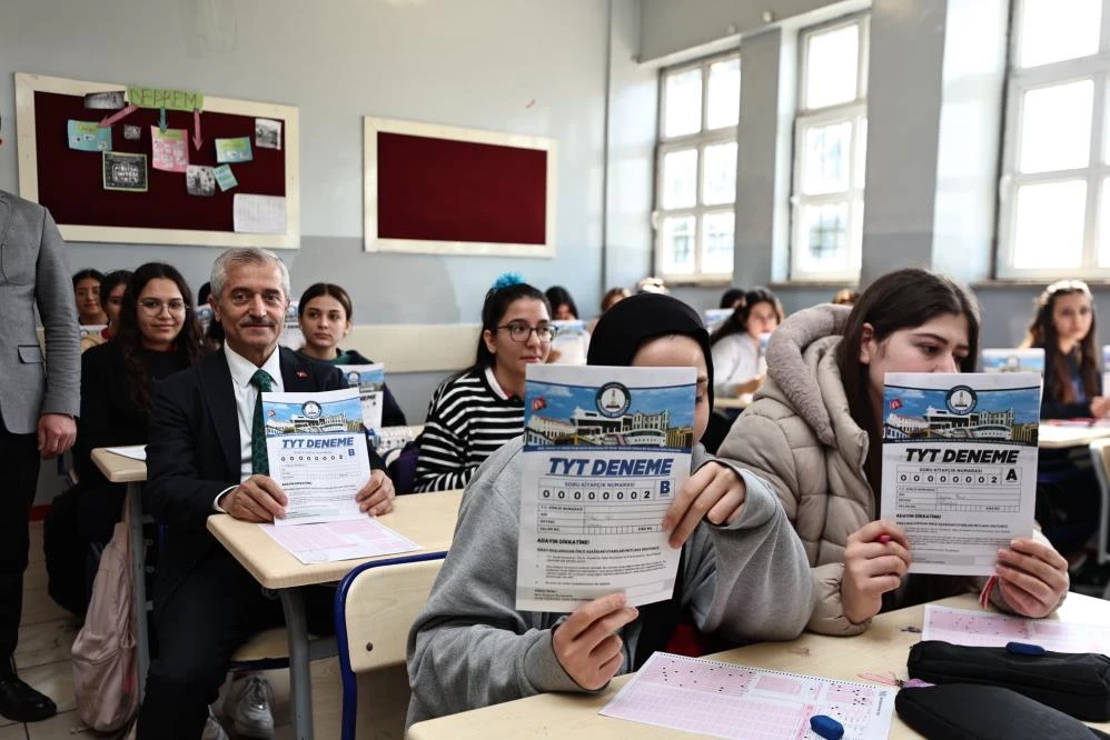 Şahinbey Belediyesi’nden öğrencilere 3 milyondan fazla deneme seti desteği