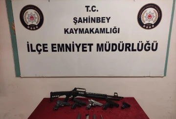 Gaziantep'te 2 adreste 6 silah ele geçirildi