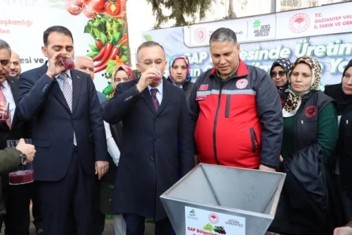 Gaziantep'te çiftçilere üzüm sıkma makinesi dağıtıldı