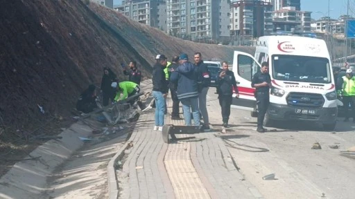 Gaziantep'te hafif ticari araç ile otomobil çarpıştı: 1 ölü, 3 yaralı