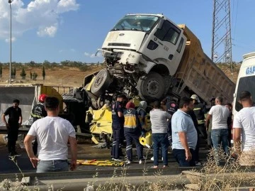 Gaziantep'te tır ve kamyon çarpıştı: 1 ölü, 2 yaralı