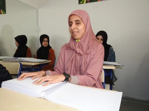 Görme engelli öğrenciler, mukabele geleneğini Braille alfabesiyle sürdürüyor