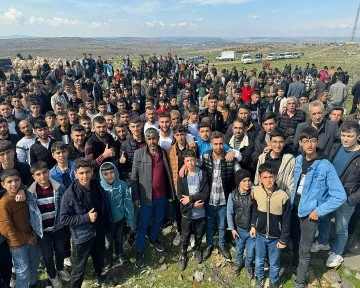 Meraların satıldığını iddia eden köylülerden protesto yürüyüşü