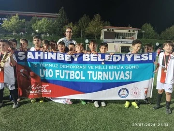 Minik futbolcular Şahinbey Belediyesi'nin organizasyonunda karşı karşıya geldi