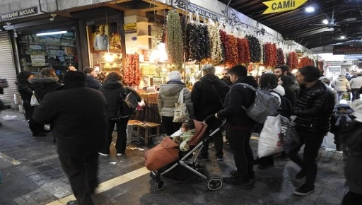 Ramazan öncesi hafta sonu çarşı pazarda yoğunluk