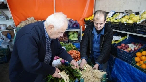 Suriyeli esnaf kesin dönüş öncesi iş yerindeki fiyatları yarıya indirdi