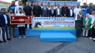 Türkiye Yağlı Güreş Ligi 2. Etabı Gaziantep'te kortejle başladı