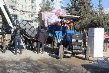 Yarım kalan hayalleriyle ilçeyi terk ediyor